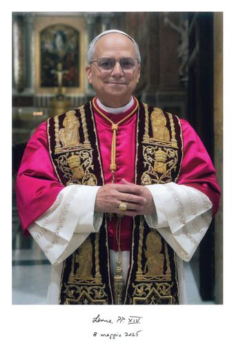 레오 14세 공식 초상사진(서울=연합뉴스) 2025년 5월 10일(현지시간) 교황청 공식 매체 바티칸 미디어가 공개한 레오 14세의 공식 초상 사진과 서명. [바티칸미디어 공개 사진. DB 및 재판매 금지] 2025.5.12.