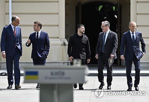 기자회견하는 볼로디미르 젤렌스키 우크라이나 대통령과 유럽 4개국 정상[AFP 연합뉴스 자료사진. 재판매 및 DB 금지]