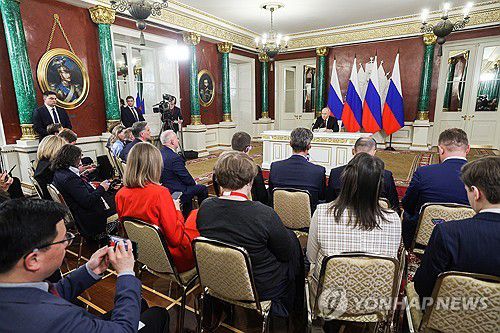 기자회견하는 푸틴 대통령[타스 연합뉴스 자료사진. 재판매 및 DB 금지]