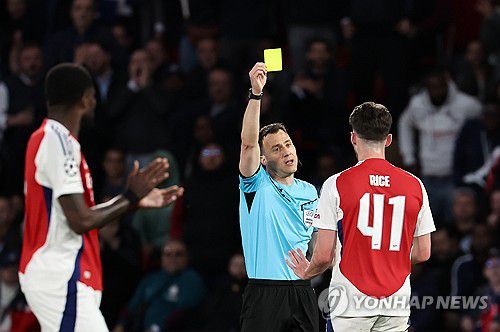 파리 생제르맹-아스널의 UEFA 챔피언스리그 4강 2차전에서 주심을 맡았던 츠바이어 심판.[EPA=연합뉴스]