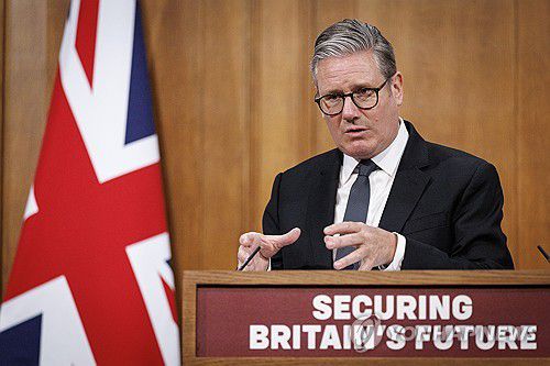 이민 대책 발표하는 스타머 총리[EPA 연합뉴스]