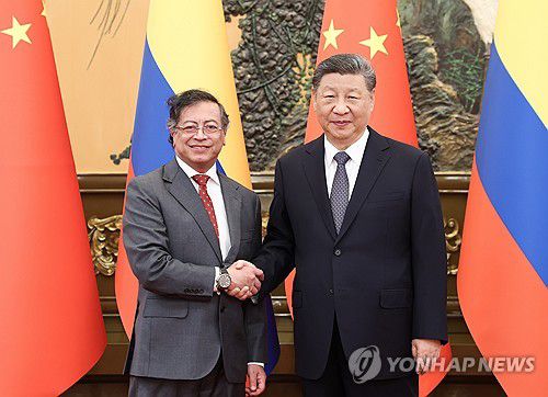 페트로 콜롬비아 대통령과 시진핑 중국 국가주석[EPA 연합뉴스 자료사진. 재판매 및 DB금지]