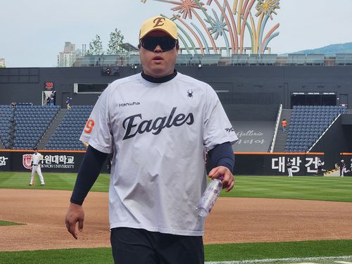 '21세기 한국 최고 투수' 류현진(대전=연합뉴스) 하남직 기자 = 한화 류현진이 14일 대전 한화생명볼파크에서 훈련하고 있다.