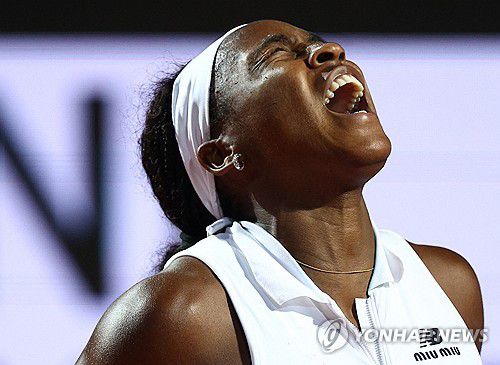 3시간 32분 접전에서 이긴 고프[로이터=연합뉴스]