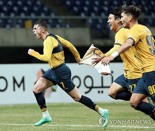 아사니 '8강이다'(광주=연합뉴스) 조남수 기자 = 12일 광주월드컵경기장에서 열린 아시아축구연맹(AFC) 챔피언스리그엘리트(ACLE) 광주FC와 비셀 고베의 16강 2차전. 광주 아사니가 연장 후반전에 슛을 성공시키고 기뻐하고 있다. 2025.3.12 iso64@yna.co.kr