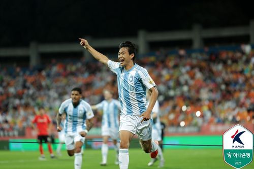 K리그 데뷔골을 터트린 울산 수비수 서명관이 환호하는 모습.[한국프로축구연맹 제공. 재판매 및 DB 금지]