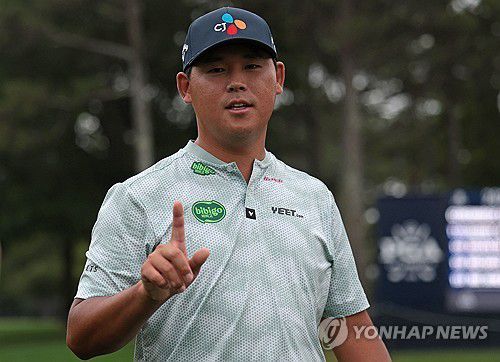 홀인원 자축 포즈 취하는 김시우[게티이미지/AFP=연합뉴스]