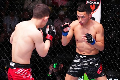 상대를 코너에 몰아붙인 박현성(왼쪽)[UFC 제공. 재판매 및 DB 금지]