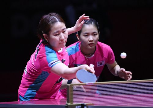 이은혜(왼쪽)와 김나영의 세계선수권 여자복식 경기 장면[대한탁구협회 제공. 재판매 및 DB 금지]