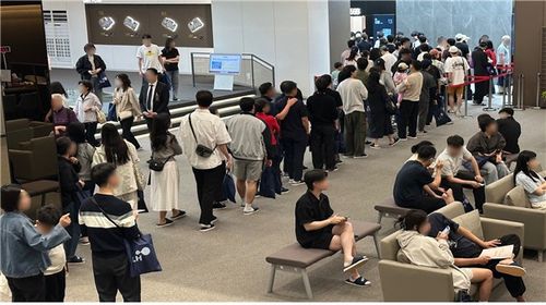 부천대장 A7,A8블록 견본주택 관람을 위해 대기하는 사람들[한국토지주택공사(LH) 제공. 재판매 및 DB 금지]