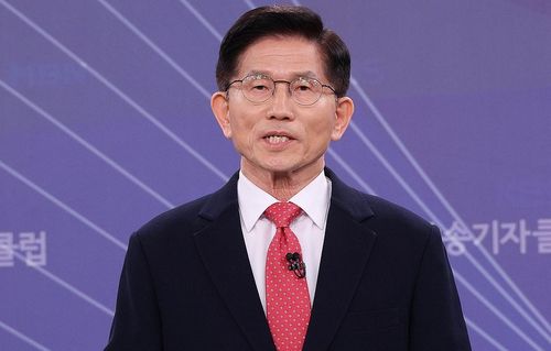 발언하는 김문수 대선 후보(서울=연합뉴스) 21일 국민의힘 김문수 대선 후보가 경기 고양시 MBN 미디어센터에서 열린 한국방송기자클럽 대선 후보 초청 토론회에서 발언하고 있다. 2025.5.21 [국회사진기자단] photo@yna.co.kr