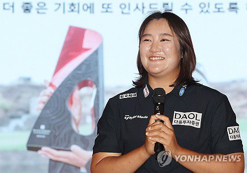 미소 보이며 질문에 답하는 유해란(서울=연합뉴스) 김성민 기자 = 미국여자프로골프(LPGA) 투어 신설 대회인 블랙 데저트 챔피언십에서 우승을 거둔 유해란이 21일 서울 영등포구 CCMM빌딩에서 열린 기자간담회에서 취재진 질문에 답하고 있다. 2025.5.21 ksm7976@yna.co.kr
