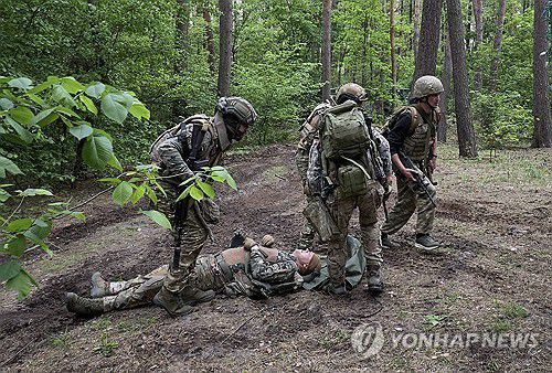 우크라이나 군인들[EPA=연합뉴스] ※ 기사와 관련 없는 사진