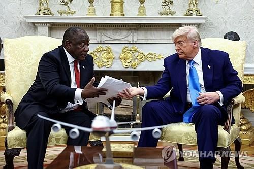 라마포사 대통령(좌)과 트럼프 대통령[로이터=연합뉴스. 재판매 및 DB 금지]