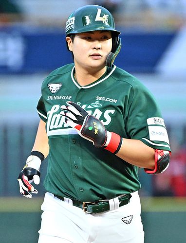 24일 LG 전에서 홈런을 친 SSG 고명준.[SSG 랜더스 제공. 재판매 및 DB 금지]