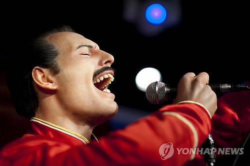 영국 밀랍인형 박물관에 전시된 프레디 머큐리의 실물 크기 인형[EPA 연합뉴스 자료사진. 재판매 및 DB 금지]