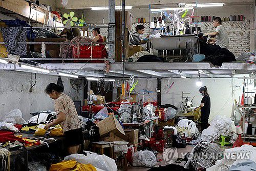 중국 광둥성 광저우의 한 의류 공장(기사 내용과 직접 관계 없음)[로이터 연합뉴스 자료사진. 재판매 및 DB 금지]