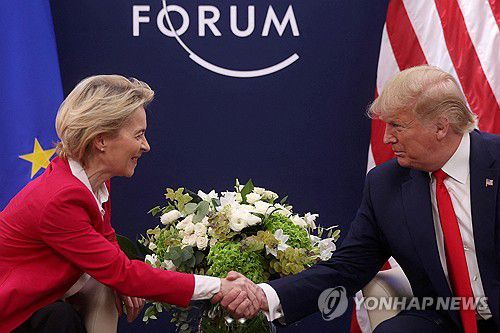 트럼프 대통령과 우르줄라 폰데어라이엔 유럽연합 집행위원장[로이터 연합뉴스 자료사진. 재판매 및 DB 금지]