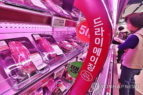 서울의 한 대형마트 미국산 소고기 판매대[연합뉴스 자료사진]