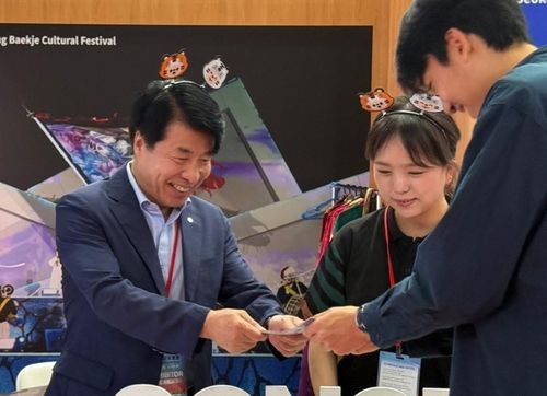 송파구, 대만 '제1회 한국 여행 엑스포' 참가5월 23일 대만에서 열린 '제1회 한국 여행 엑스포'에서 송파구 관광을 홍보하는 서강석 구청장 [송파구 제공. 재판매 및 DB 금지]