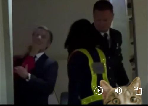 브리지트 여사 손에 맞는 마크롱[엑스(X·옛 트위터) 캡처. 재판매 및 DB 금지]