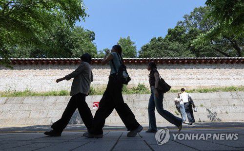 따뜻한 날씨, 나들이 즐기는 시민들[연합뉴스 자료사진]