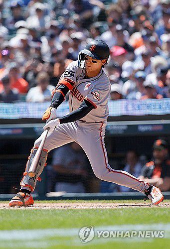6회 배트만 갖다 대는 타격으로 안타를 만든 이정후[게티이미지/AFP=연합뉴스]