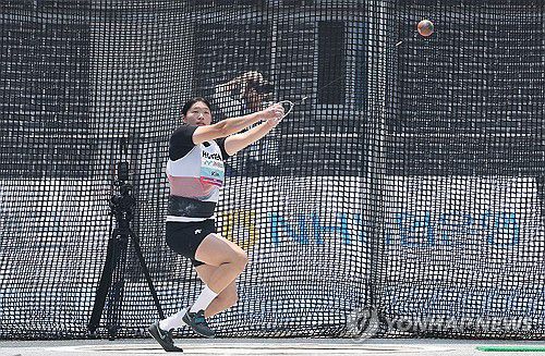 구미 아시아육상선수권대회 해머던지기 출전한 김태희(구미=연합뉴스) 윤관식 기자 = 김태희(익산시청)가 27일 경북 구미시민운동장에서 열린 2025 구미 아시아육상선수권대회 여자 해머던지기 결승에서 해머를 던지고 있다. 2025.5.27 psik@yna.co.kr