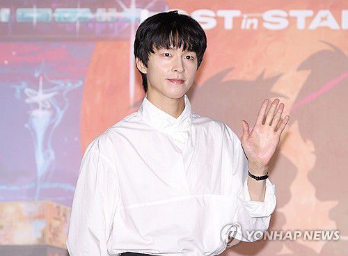 애니메이션 성우로 출연한 홍경(서울=연합뉴스) 이재희 기자 = 배우 홍경이 27일 서울 광진구 롯데시네마 건대입구점에서 열린 넷플릭스 애니메이션 '이 별에 필요한' 시사 간담회에서 포즈를 취하고 있다. 2025.5.27 scape@yna.co.kr