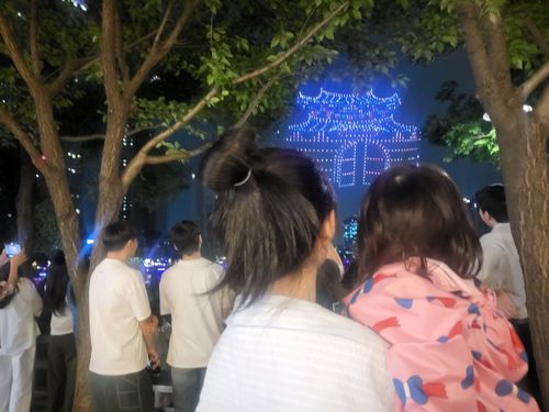 드론쇼 관람하는 시민들[촬영 최종호]