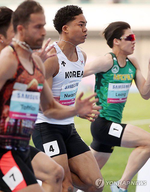 전력질주하는 나마디(구미=연합뉴스) 김현태 기자 = 28일 오후 경북 구미시민운동장에서 열린 2025 아시아육상경기선수권대회 남자 100ｍ 준결선에서 나마디 조엘진(19·예천군청)이 전력질주하고 있다. 2025.5.28 mtkht@yna.co.kr