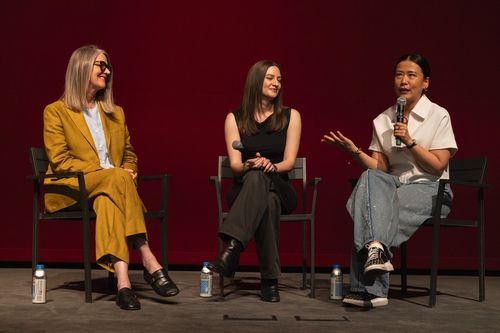 왼쪽부터 매리 앨리스 드럼 프로듀서, 매들린 샤라피안 감독, 도미 시 감독[월트디즈니 컴퍼니 코리아 제공]