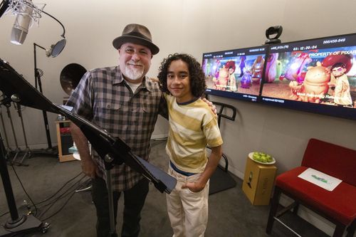 '엘리오' 역을 맡은 14살 성우 요나스 키브레압(오른쪽)[월트디즈니 컴퍼니 코리아 제공]