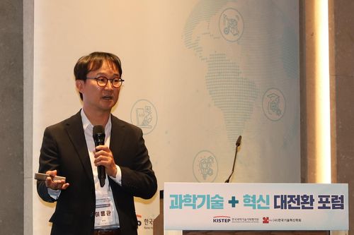 발표하는 이용관 블루포인트파트너스 대표[KISTEP 제공. 재판매 및 DB 금지]