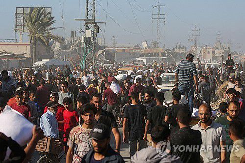 데이르알발라 유엔 기구 식량창고 습격한 주민들[AFP 연합뉴스 자료사진. 재판매 및 DB 금지]