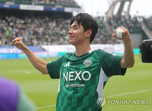 전북 전진우 기쁨(전주=연합뉴스) 최영수 기자 = 6일 전주월드컵경기장에서 벌어진 프로축구 K리그1. 전북 전진우가 대전에 선제 골을 넣고 기뻐하고 있다. 2025.5.6 kan@yna.co.kr