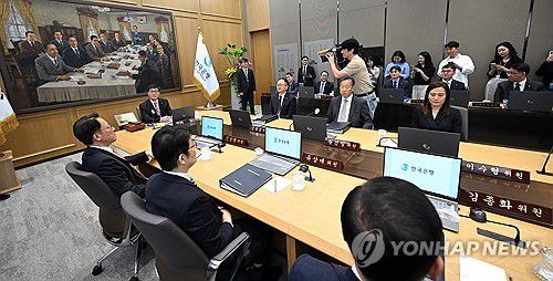 이창용 한은 총재, 금융통화위원회 주재(서울=연합뉴스) 이창용 한국은행 총재가 29일 서울 중구 한국은행에서 열린 금융통화위원회를 주재하고 있다. 2025.5.29 [사진공동취재단] photo@yna.co.kr