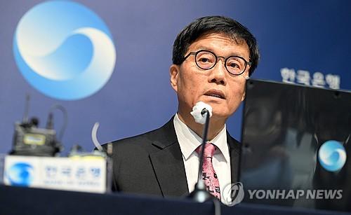 발언하는 이창용 한은 총재(서울=연합뉴스) 이창용 한국은행 총재가 29일 서울 중구 한국은행에서 열린 금융통화위원회 금리 결정에 대한 기자간담회에서 발언하고 있다. 2025.5.29 [사진공동취재단] photo@yna.co.kr