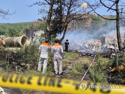 해군 해상초계기 추락(포항=연합뉴스) 손대성 기자 = 29일 오후 경북 포항시 남구 동해면 신정리 포항공항 인근 야산에 해군이 운용하는 해상초계기가 추락했다. 해군과 소방 당국 등에 따르면 사고 비행기는 P-3C 해상초계기로 추락 당시 기내에 4명이 탑승하고 있었다. 2025.5.29 sds123@yna.co.kr