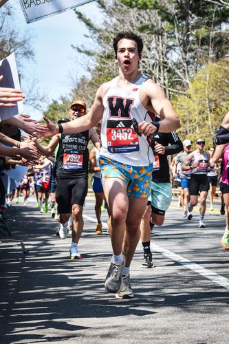 스크림터널을 지나는 김울프 작가본인 제공