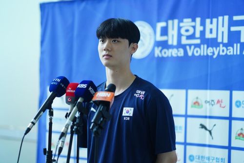 한국 남자배구 대표팀 인터뷰에 나선 이우진[촬영 이동칠]