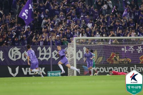 동점골을 터트리고 기뻐하는 안양의 마테우스[한국프로축구연맹 제공. 재판매 및 DB 금지]