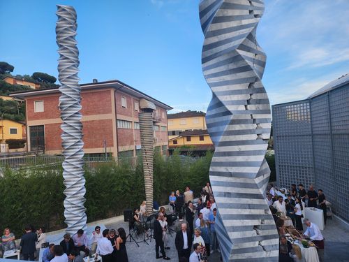 '아틀리에-뮤지엄 박은선' 개관(피에트라산타[이탈리아]=연합뉴스) 신창용 특파원 = 31일(현지시간) '조각의 성지'로 불리는 이탈리아 토스카나주 피에트라산타에 한국인 조각가 박은선의 이름을 건 미술관 '아틀리에-뮤지엄 박은선'이 개관해 기념 파티가 열리고 있다. 2025.05.31 changyong@yna.co.kr