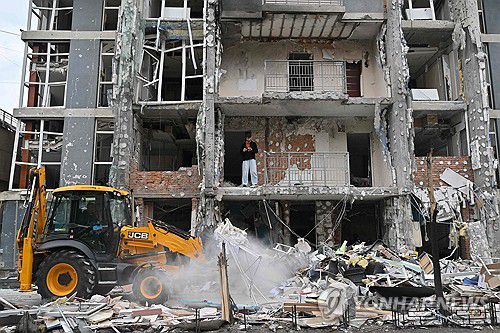 드론 공격 받은 우크라이나 건물[AFP=연합뉴스 자료사진]