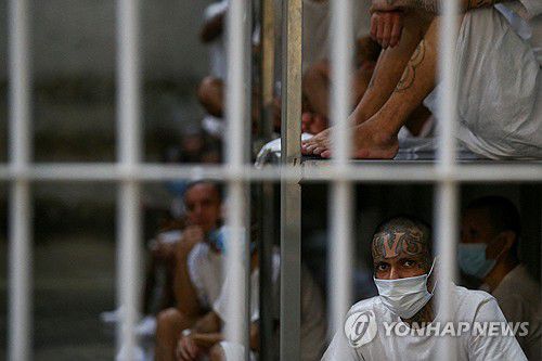 엘살바도르 세코트 수감자들[로이터 연합뉴스 자료사진. 재판매 및 DB 금지]