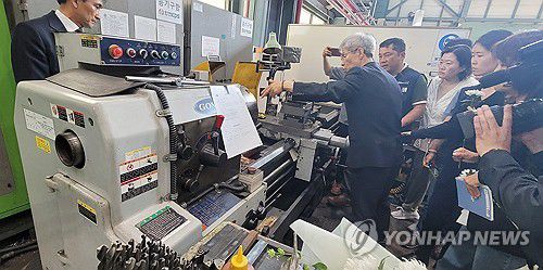 고(故) 김충현 노동자 작업 현장(태안=연합뉴스) 충남 태안군 태안화력발전소에서 작업 도중 숨진 한전 KPS 하청업체 소속 비정규직 노동자 김충현(50) 씨의 작업 현장이 3일 멈춘 가운데 민주노동당 권영국 대선 후보와 노조 관계자 등이 현장을 찾아 조문하고 상황을 살피고 있다. 2025.6.3 [사망대책위 제공. 재판매 및 DB 금지] coolee@yna.co.kr