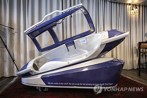 조력사망 캡슐 사르코[EPA 연합뉴스 자료사진. 재판매 및 DB 금지]