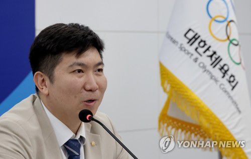 발언하는 유승민 대한체육회장(서울=연합뉴스) 이진욱 기자 = 22일 서울 송파구 올림픽회관에서 열린 제2차 대한체육회 이사회에서 유승민 대한체육회장이 발언하고 있다. 2025.4.22 cityboy@yna.co.kr