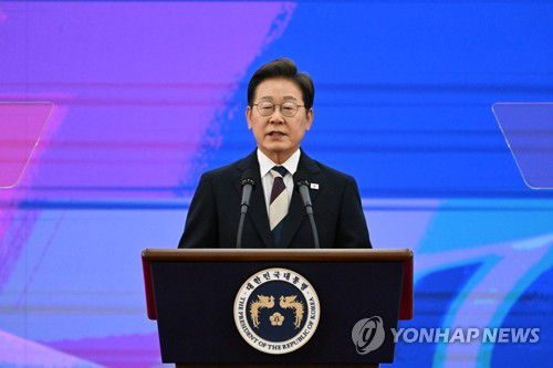 취임 연설하는 이재명 대통령(서울=연합뉴스) 이재명 대통령이 4일 서울 여의도 국회에서 열린 제21대 대통령 취임선서식에서 '국민께 드리는 말씀' 연설을 하고 있다. 2025.6.4 [국회사진기자단] photo@yna.co.kr