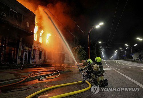 5일 러시아 공격으로 화재 발생한 키이우 시내[로이터=연합뉴스]